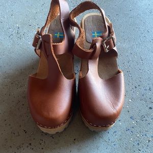 Brand new Mia Abba clogs